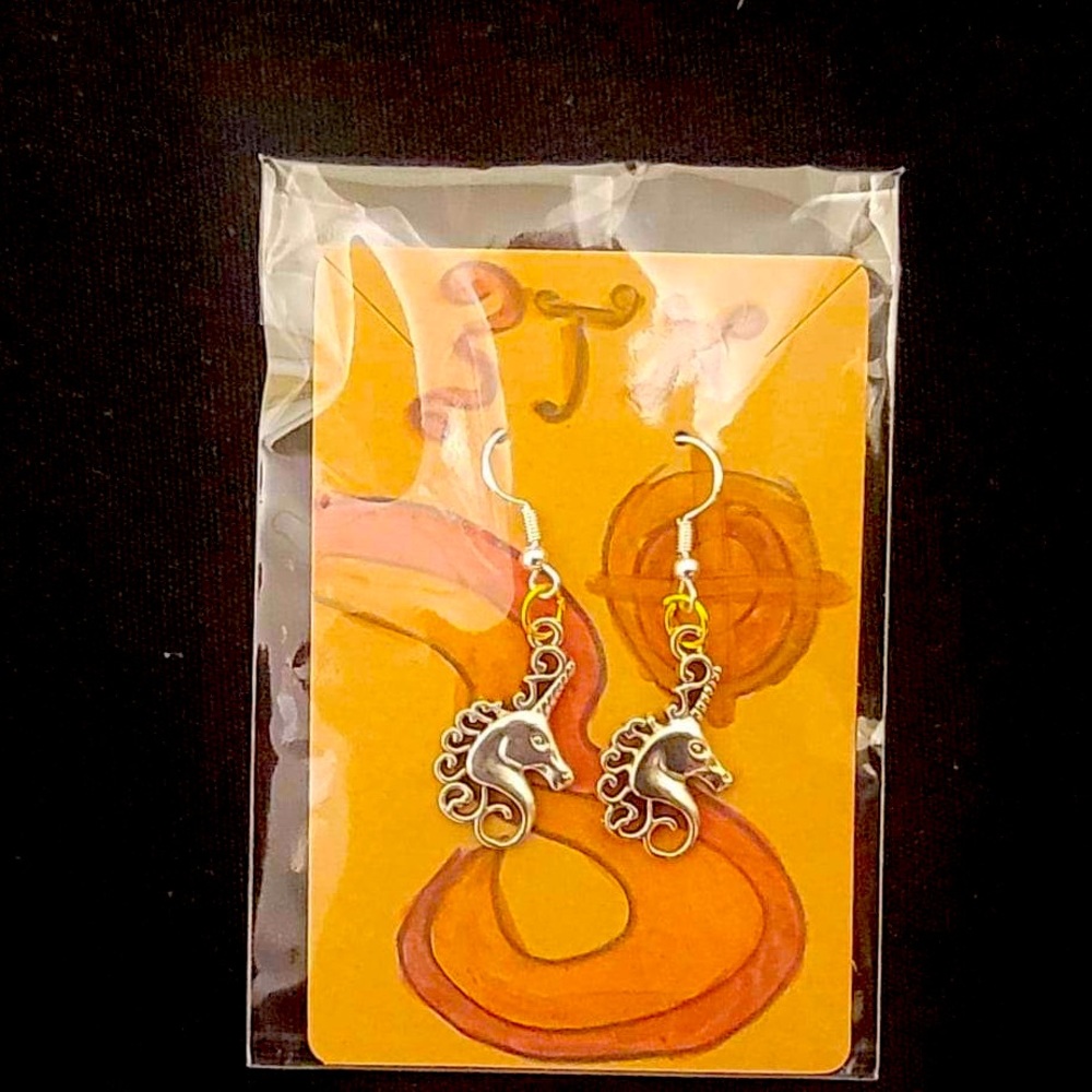 Jewelry earrings and necklaces